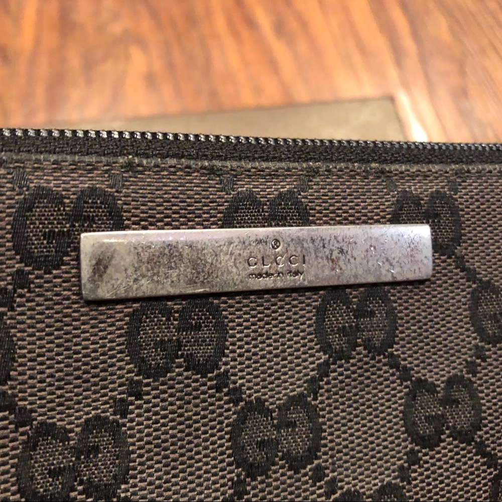 Authentic GUCCI brown zippy zip around wallet - Picture 3 of 9